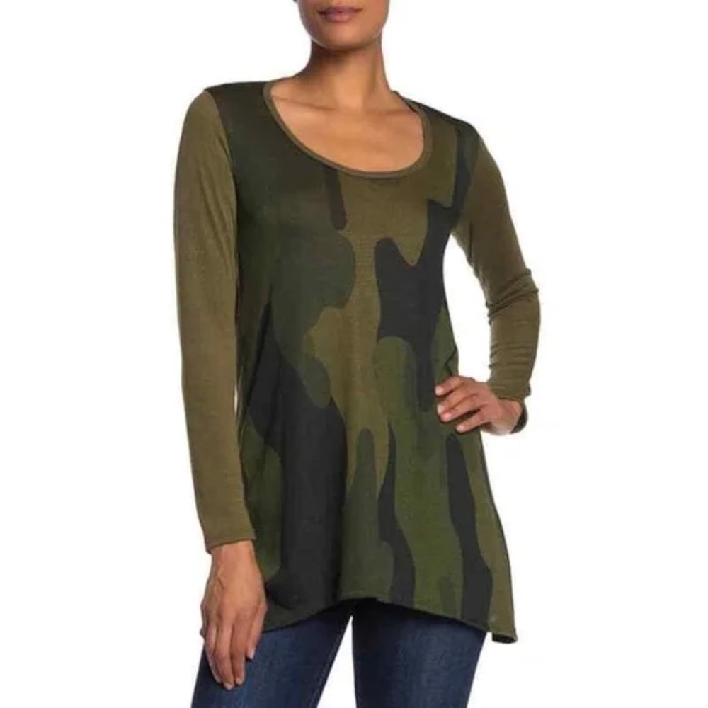 Go Couture Long Sleeve Handkerchief Tunic Sweater in Olive Camo Size Med…